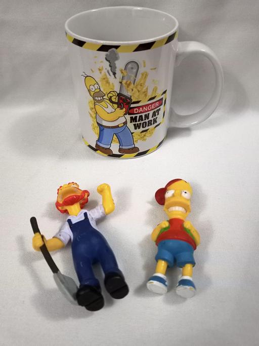  — THE SIMPSONS MUG & FIGURES.