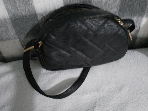  — Cross body bag