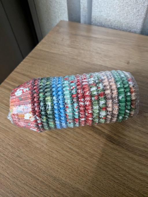  — New Christmas cake cases