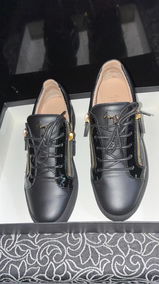  — Guiseppe men’s trainers