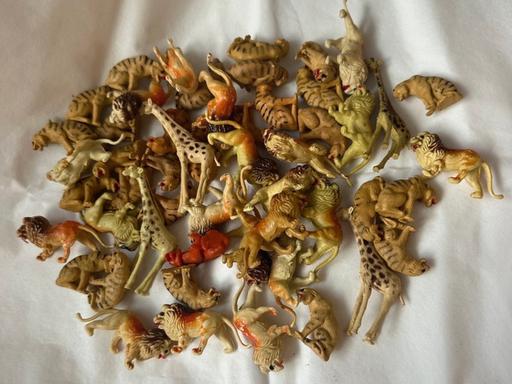  — 50 Toy animal figurines