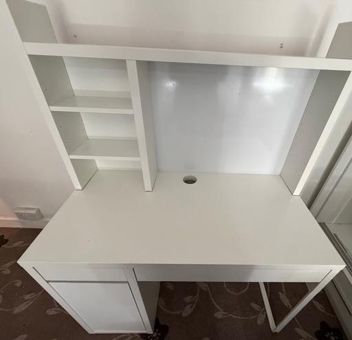  — IKEA MICKE desk