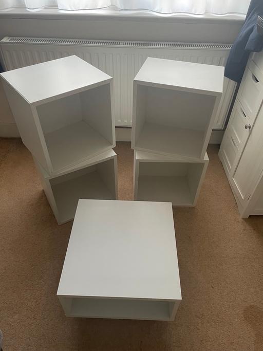 — 4x shelves and small table