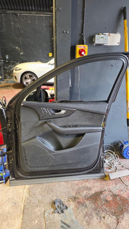  — AUDI Q7 DOORS