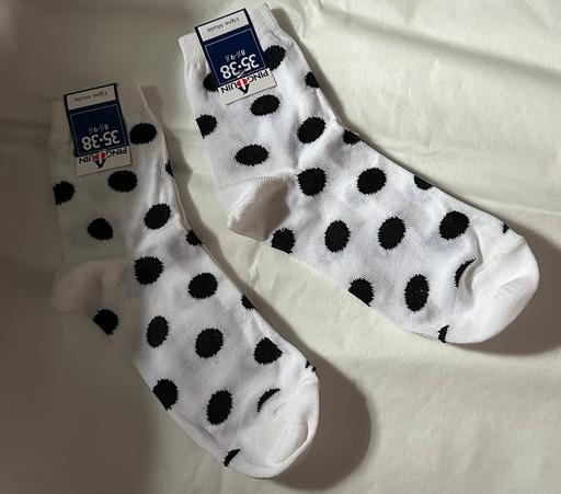  — 2 pairs of girls socks