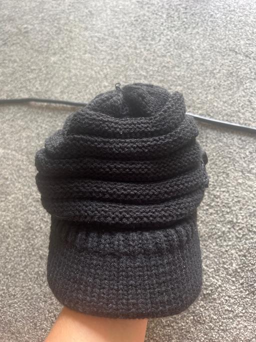  — Stretchy hat