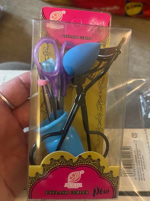  — New eyebrow and eyelash set