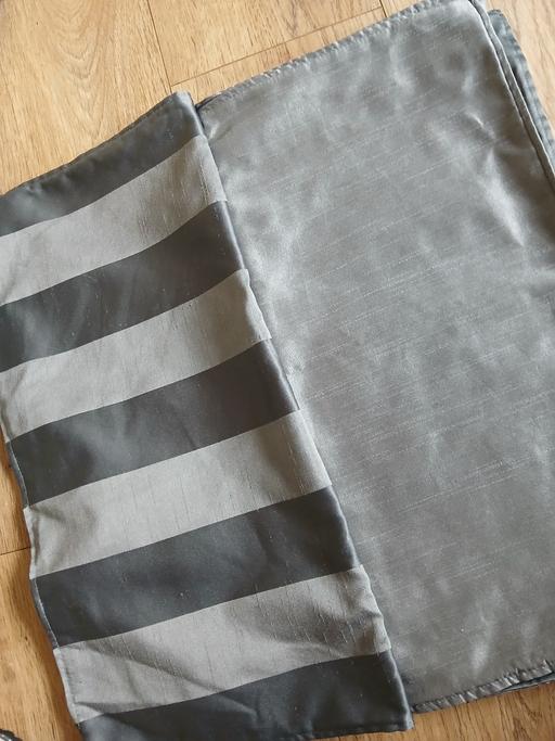  — 4 Reversible Cushion Covers