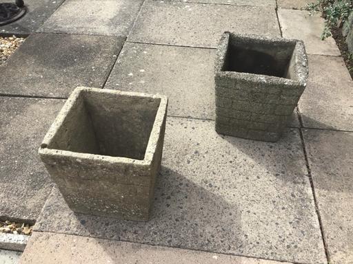  — Plant pots