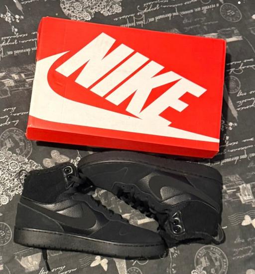  — Nike Court Borough Mid 2 - Size 6 (Fluffy)