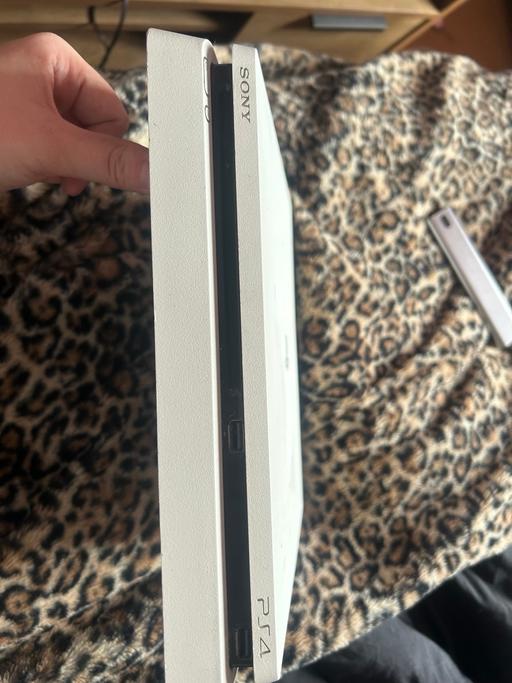  — ps4 with controller