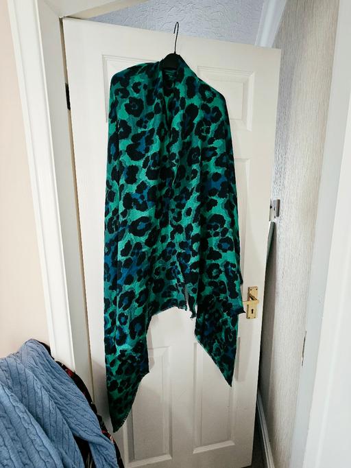  — Shawl style scarf..like new