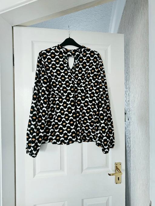  — Winter material top, size 16.