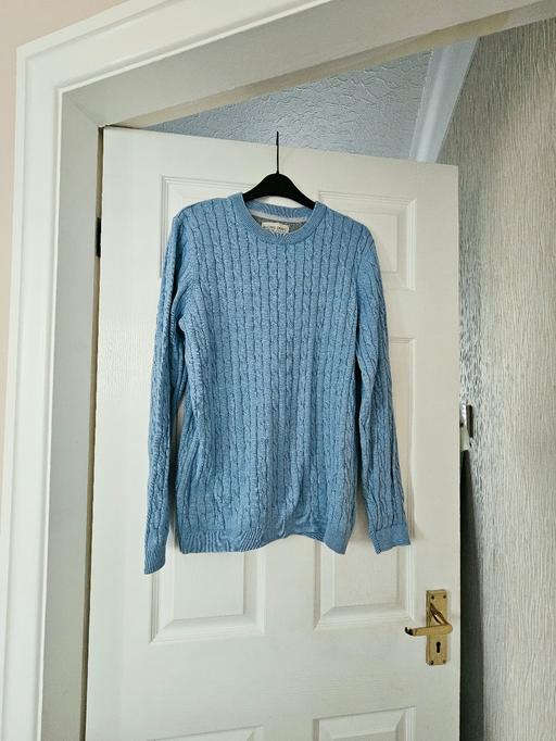  — Mens jumper, size medium
