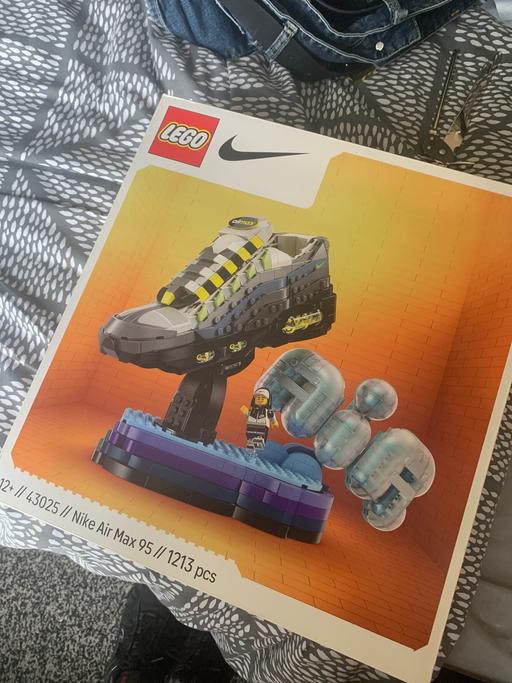  — Lego Nike air max 95