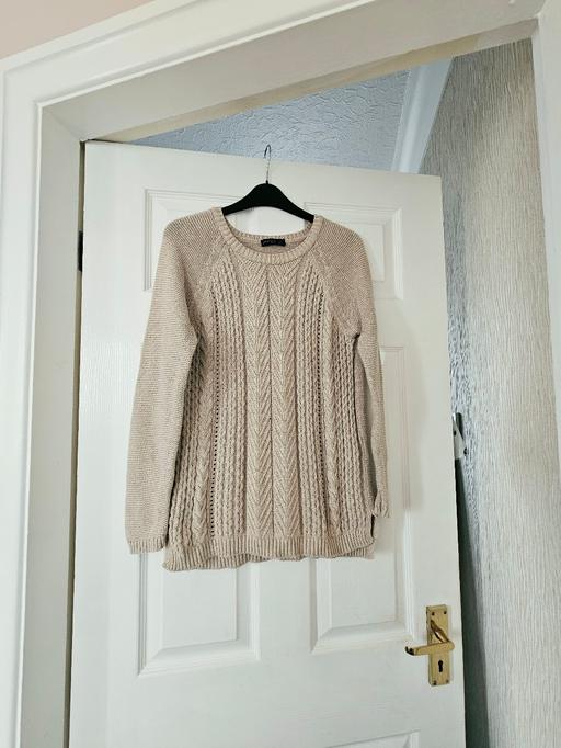  — Ladies jumper, size 14.