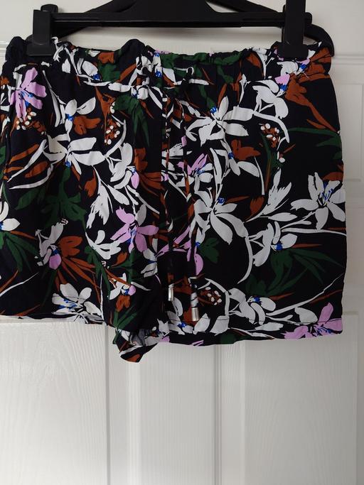  — Women's patterned shorts size 12