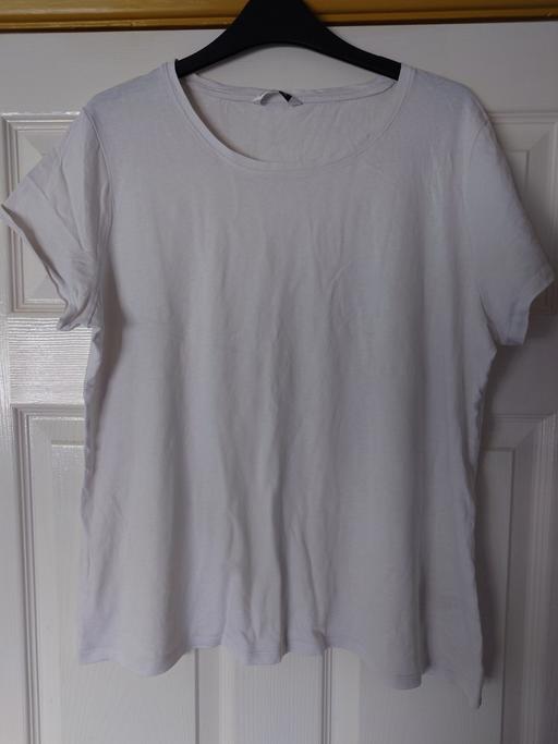 — Women's plain white top size 20-22