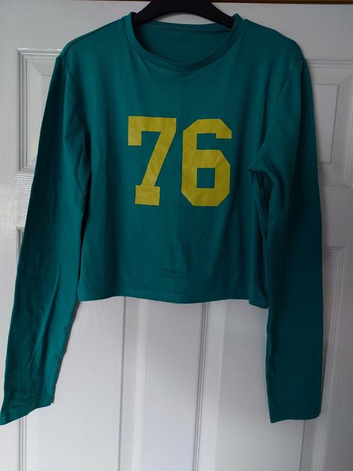  — Women's green long sleeve top size L