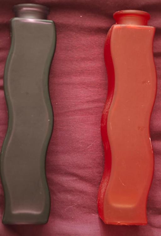  — Vintage 1990s Skämt Wavy Bud Vases.