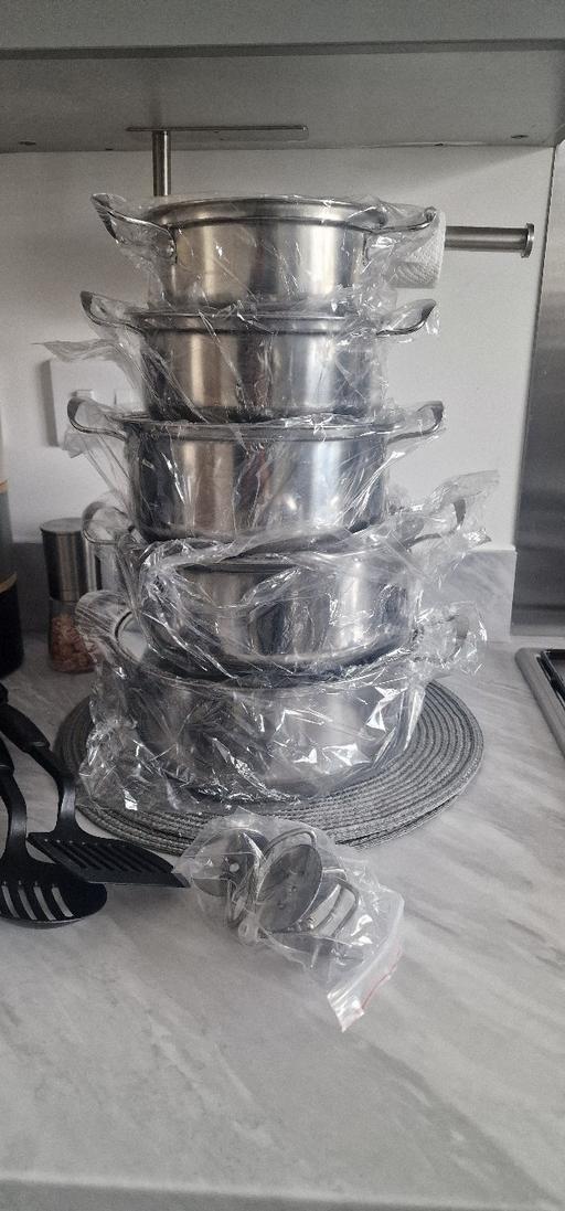  — stainless steel pots with glass lids