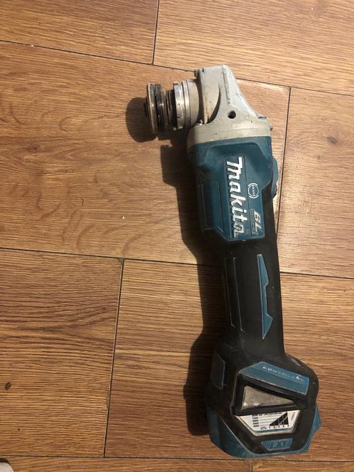  — Makita DGA463