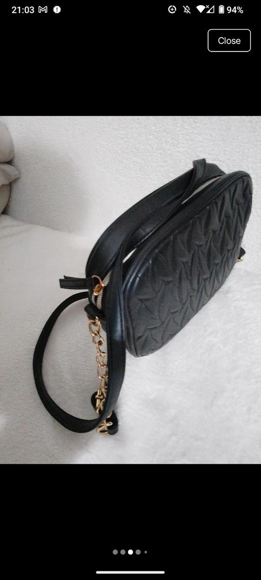  — cross body bag