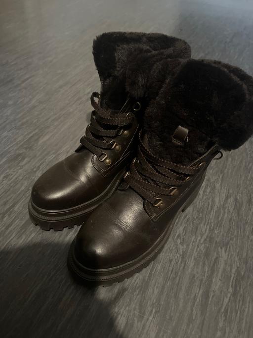  — Designer Osprey boots - size 7