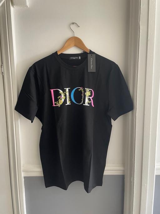  — Men’s t-shirt