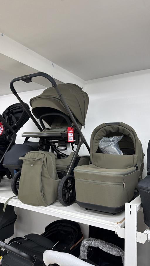  — Baby Style Oyster Vee brand pushchair set
