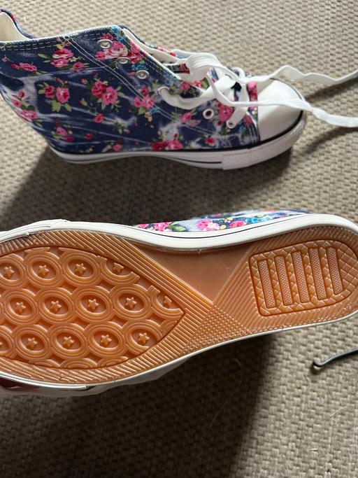  — New trainers size 5