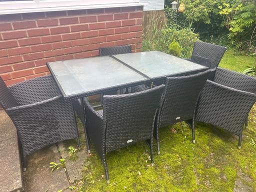  — Outdoor Table & Chairs