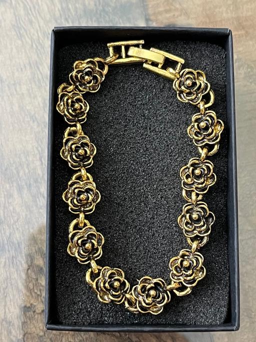  — 18k gold plated women’s rose bracelet