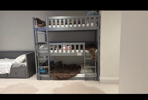  — Triple bunkbed
