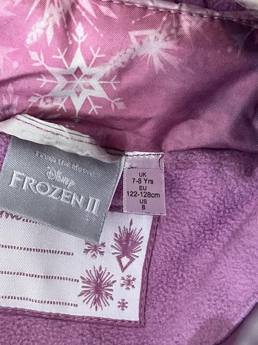  — Frozen winter coat