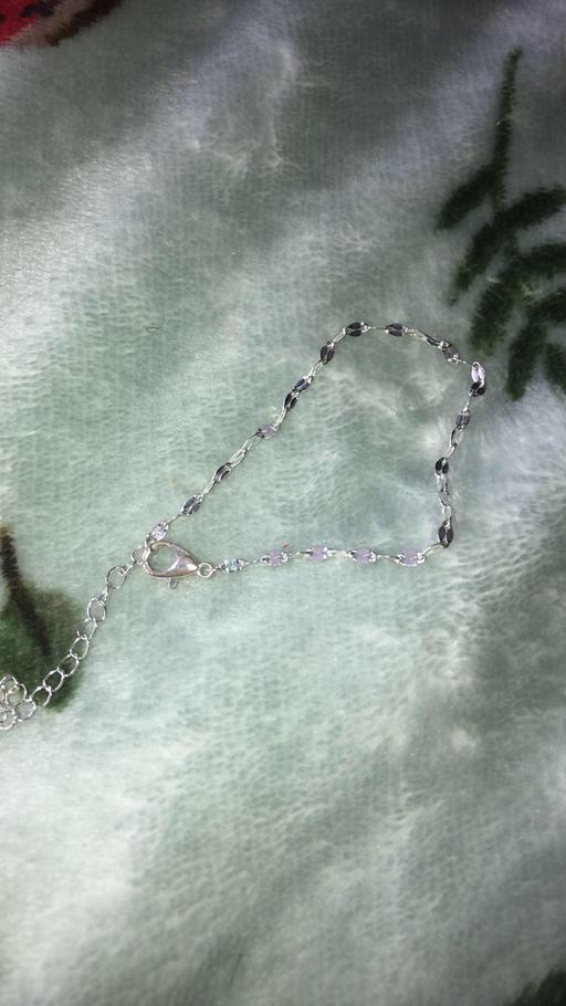  — Women’s bracelet