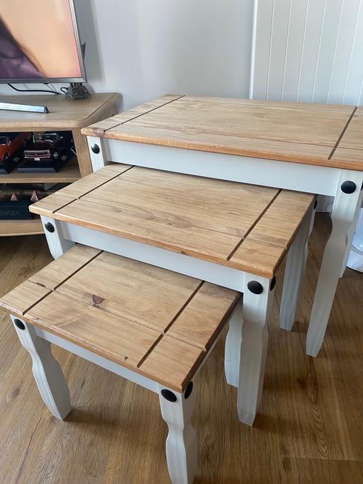 — Living room table set