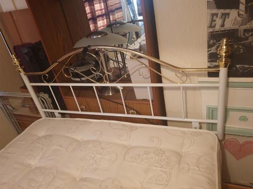  — LIKE NEW DOUBLE BED WITH DRAWS