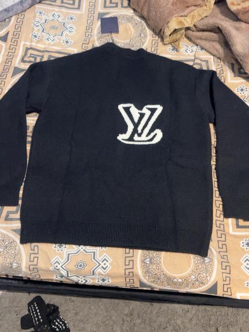  — Louis Vuitton jumper