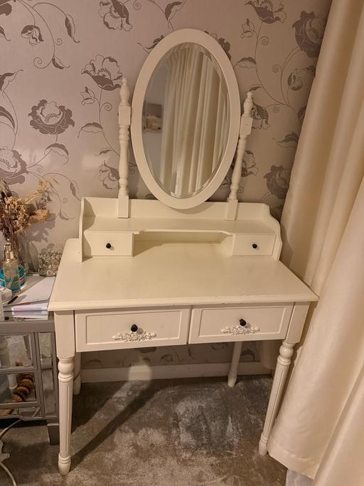  — White Dressing table with mirror-very good