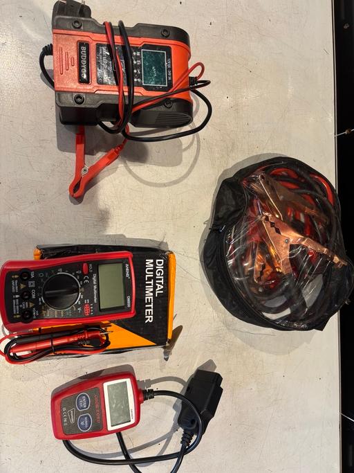 — Car battery charger/jumpstart/jump leads