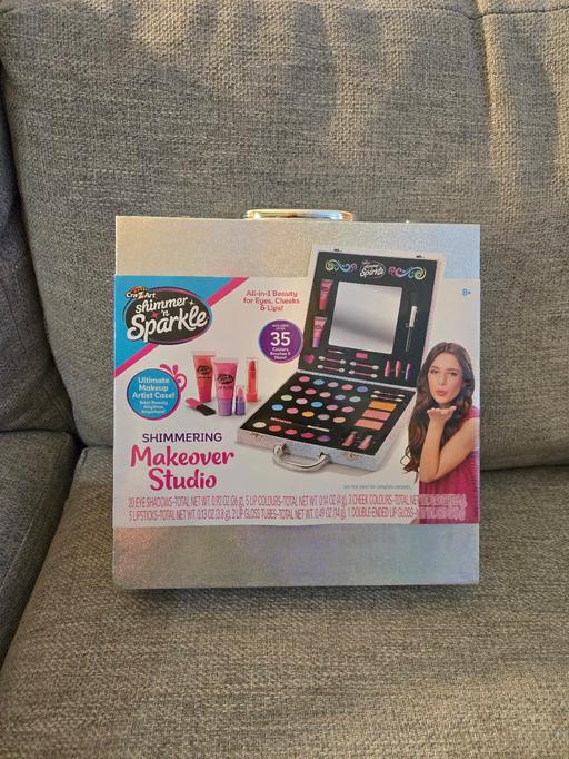  — Shimmer n Sparkle makeup kit