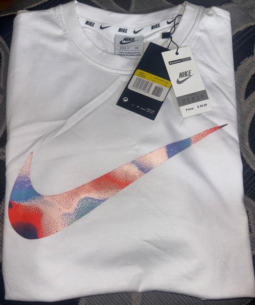  — Nike top size small