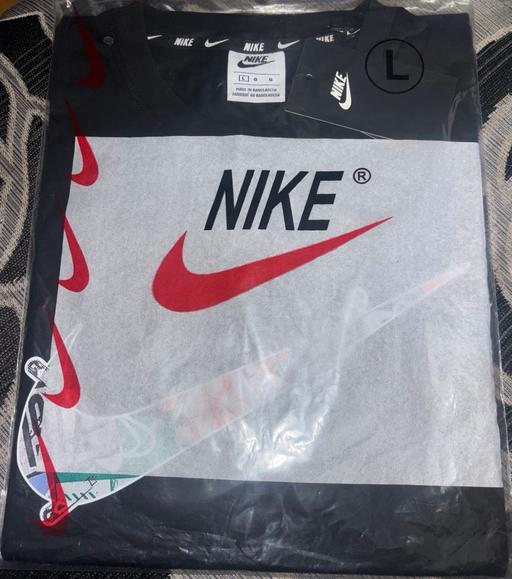  — Nike top size large