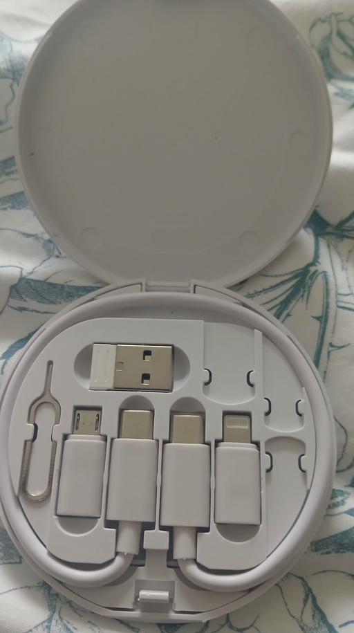  — Data cable set )
