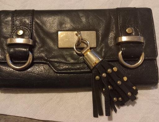  — purse