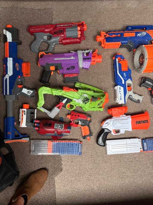  — Nerf gun bundle