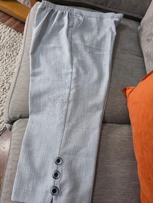  — 3 Qtr Length Trousers Size 16