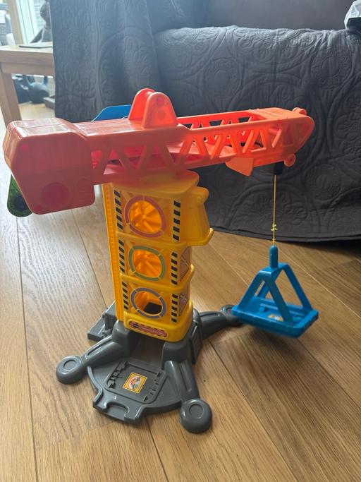  — Crane with moving parts
