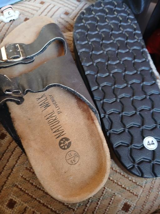  — new sandals size 9